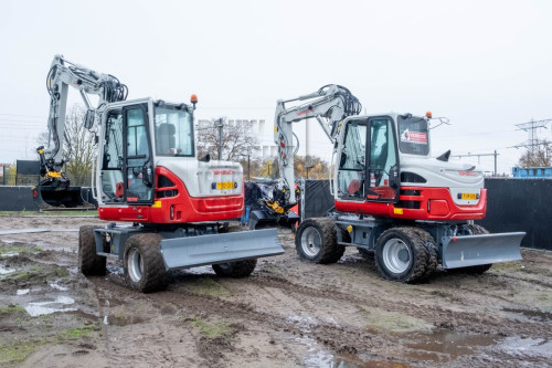 Takeuchi TB370W 07 vs TB395W